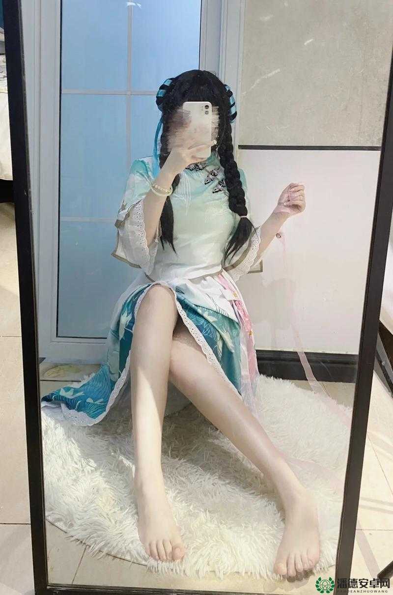西施开叉裙穿搭注意事项：避免走光与展现优雅的平衡之道