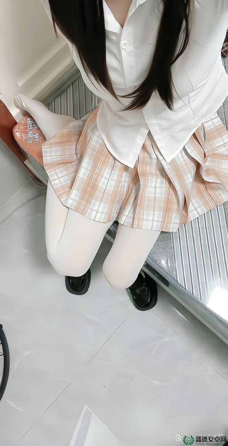 ：白丝 jk 少女私密部位特写：阴流水的诱惑