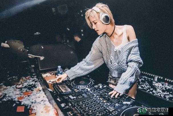 酒吧里 DJ 给我避孕套 这意外之举令我陷入深思和迷茫