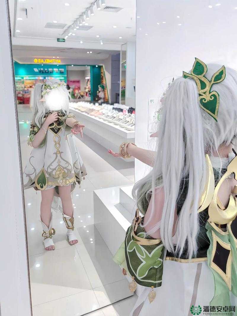 纳西妲开襟开叉裙鞋子选择：多样风格搭配的深度解析