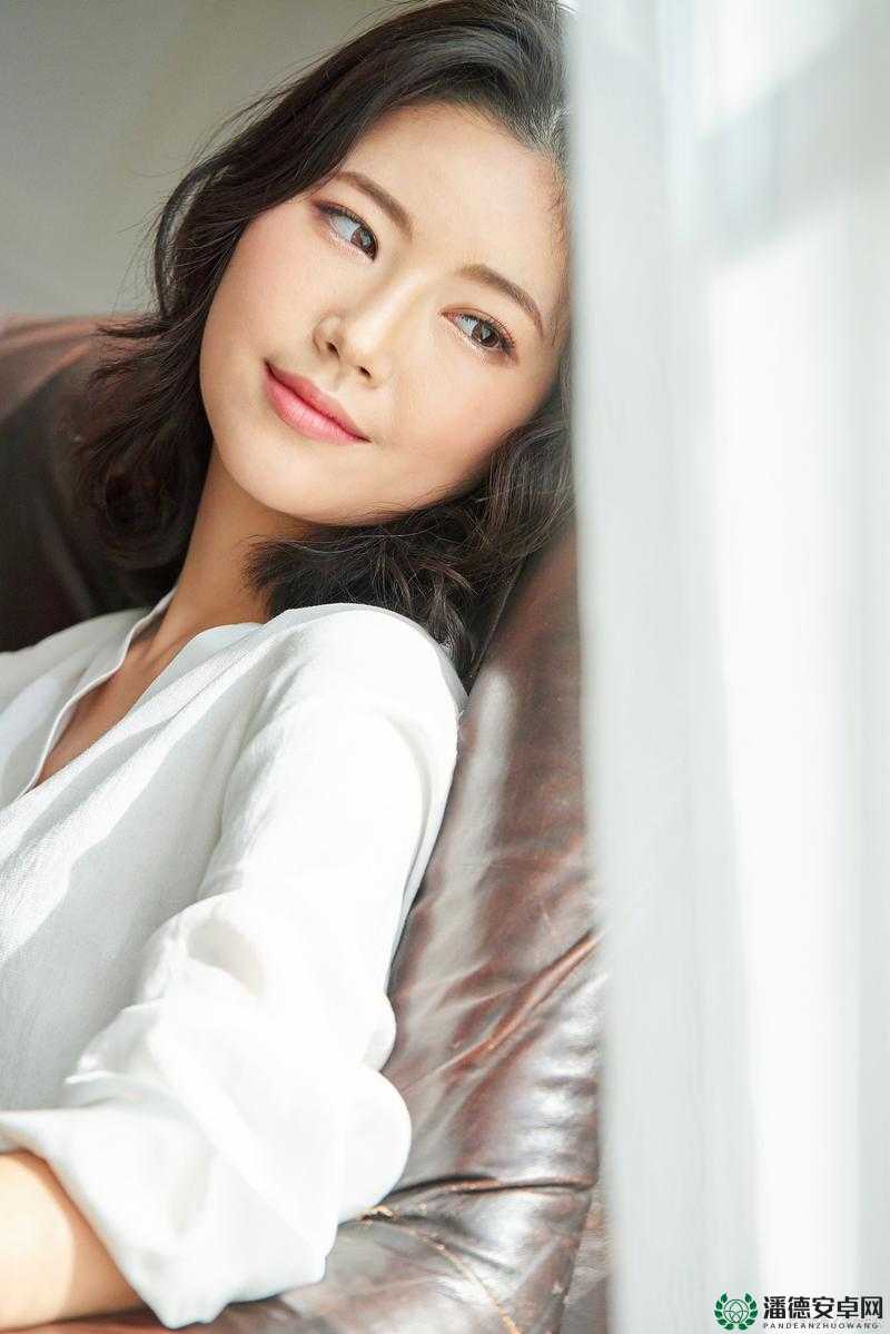 美女自扣：私密时刻的自我探索