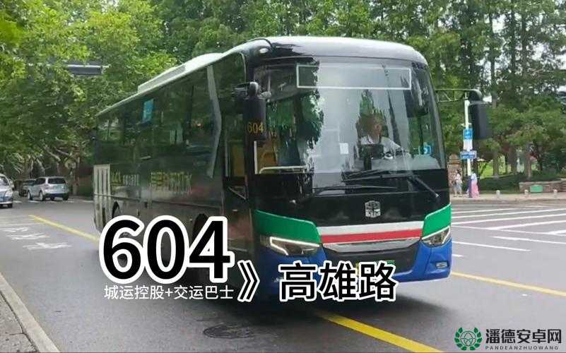 大尺寸的小黄车说说公交车：它在城市交通中所扮演的独特角色