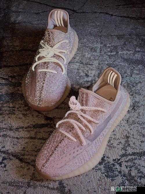 yeezy380 蜜桃粉与白色：梦幻时尚新潮流