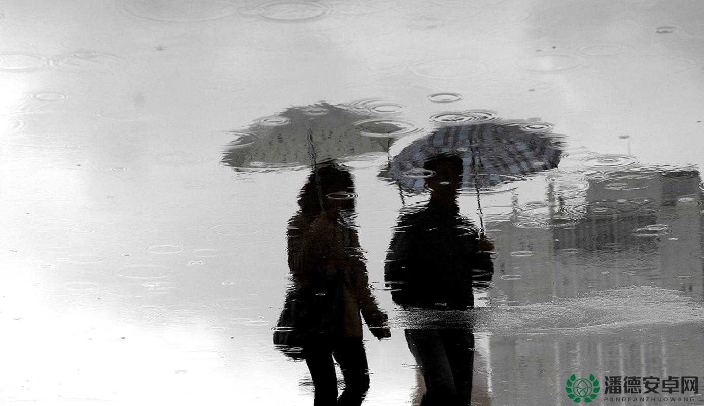 从后面抱着你站在窗前看雨的图片：那一刻的温馨与浪漫