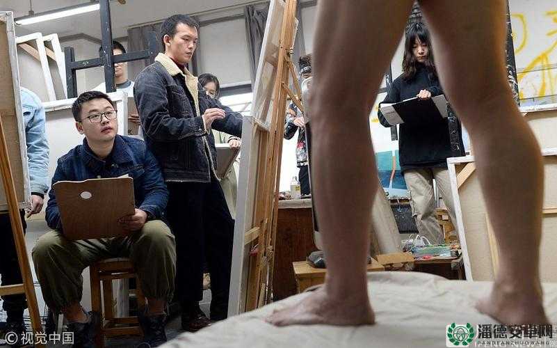 农民工裸模：坚守梦想与现实困境中的艺术追求之旅