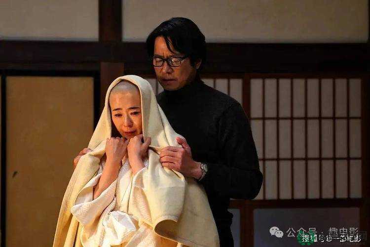 日本部长与下属夫人恋爱曝光：职场伦理与个人情感的冲突引发热议