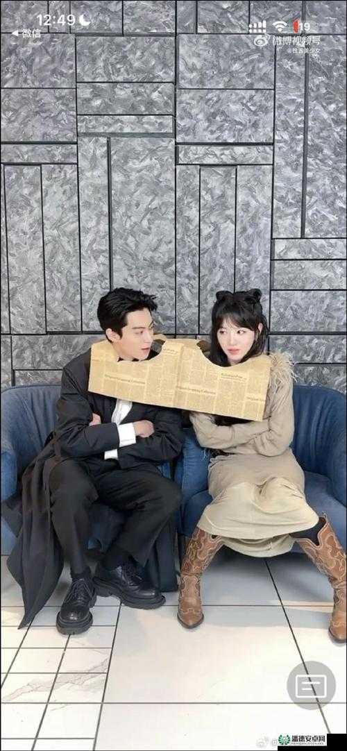 女生和男生一起玩怼怼怼游戏的爆笑瞬间，全程高能笑到肚子疼