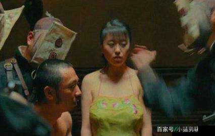 书房中肚兜被扯掉的瞬间，她的反应让人惊讶